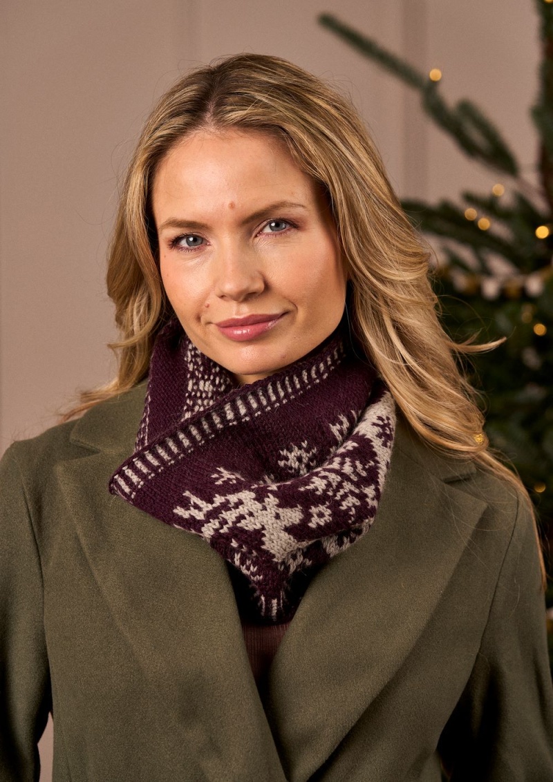 Dancing Reindeers Cowl